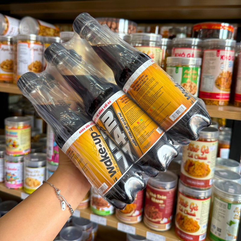 Nguồn sỉ nước Tăng Lực Vị Cà Phê WAKE-UP 247 Thùng 24 Chai (330ml/Chai) Nguồn sỉ nước Tăng Lực Vị Cà Phê WAKE-UP 247 Thùng 24 Chai (330ml/Chai)