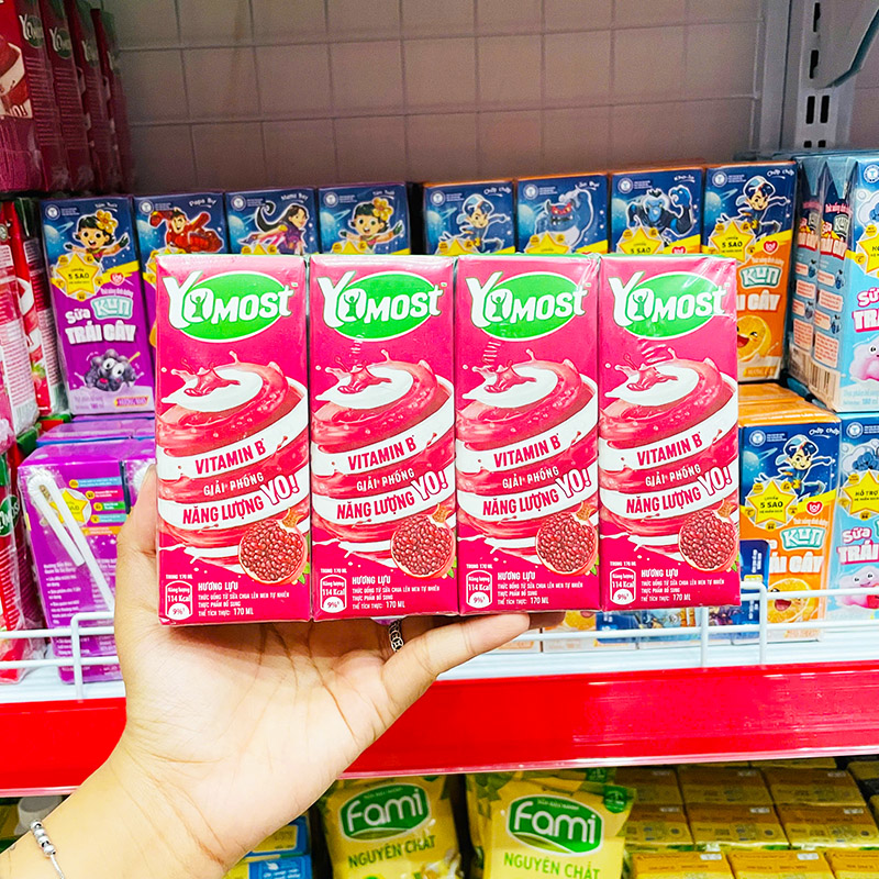Sữa Chua Uống Yomost Vị Lựu Lốc 4 Hộp (170ml/Hộp) Sữa Chua Uống Yomost Vị Lựu Lốc 4 Hộp (170ml/Hộp)