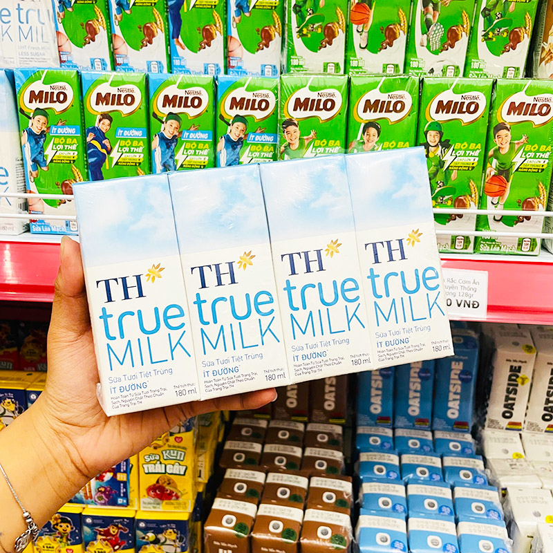 Giá sỉ thùng 12 Lốc Sữa Tươi Tiệt Trùng Ít Đường TH True Milk - Thùng 48 Hộp (180ml/Hộp) Giá sỉ thùng 12 Lốc Sữa Tươi Tiệt Trùng Ít Đường TH True Milk - Thùng 48 Hộp (180ml/Hộp)