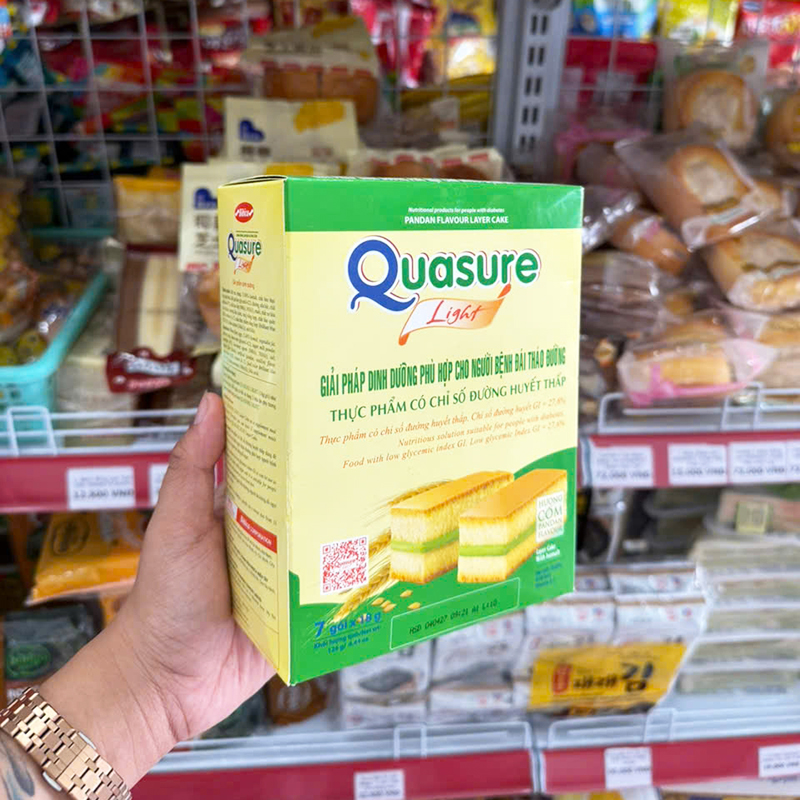 Bánh Bông Lan Kem Hương Cốm Bibica Quasure Light 126g - 7 Gói x 18g Bánh Bông Lan Kem Hương Cốm Bibica Quasure Light 126g - 7 Gói x 18g
