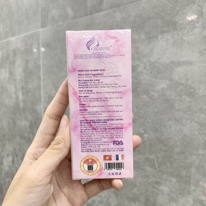 Nước hoa Charme Trust 10ml là mùi hương cực kỳ ngọt ngào dành cho cô nàng theo đuổi phong cách quyến rũ