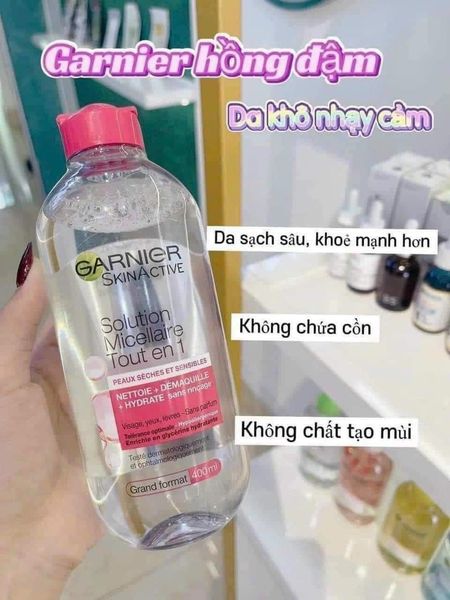 Nước tẩy trang Garnier Micellar Cleansing Water màu hồng giúp bạn dùng thoải mái và tiết kiệm hơn