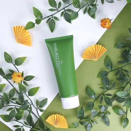 Sữa rửa mặt đất sét Naruko Tea Tree Tràm trà