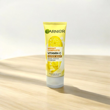Sữa Rửa Mặt Hỗ Trợ Dưỡng Sáng Da Garnier Light Complete Brightening Whip Foam 100ml