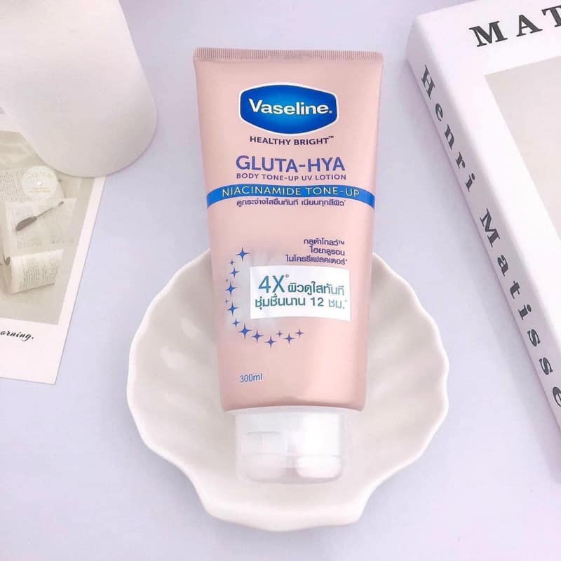 Vaseline Dưỡng Thể 4x Gluta-Hya Niacinamide Tone-Up 300ml