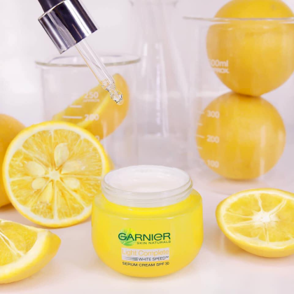 Kem dưỡng serum làm sáng da Garnier Bright Complete Vitamin C SPF30 50ml