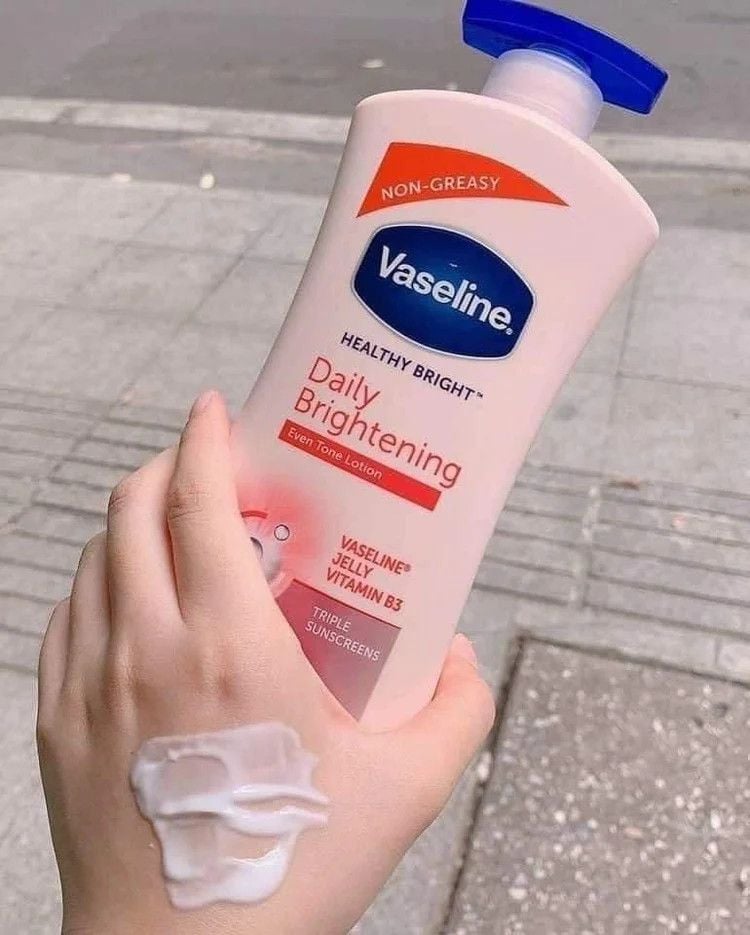 Sữa Dưỡng Thể Vaseline Dưỡng Da Trắng Hồng Healthy Bright Daily Brightening Even Tone Lotion 725ml