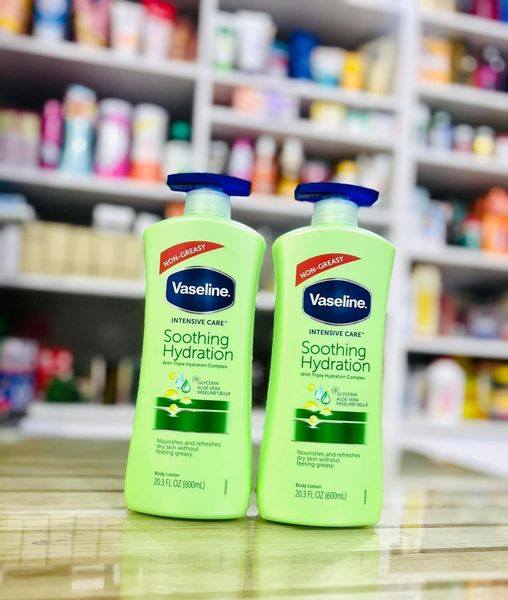 Sữa dưỡng thể Vaseline Intensive Care Soothing Hydration Hand and Body Lotion