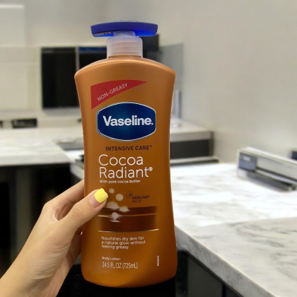 Sữa Dưỡng Thể Vaseline Intensive Care Cocoa Radiant Nâu 725ml