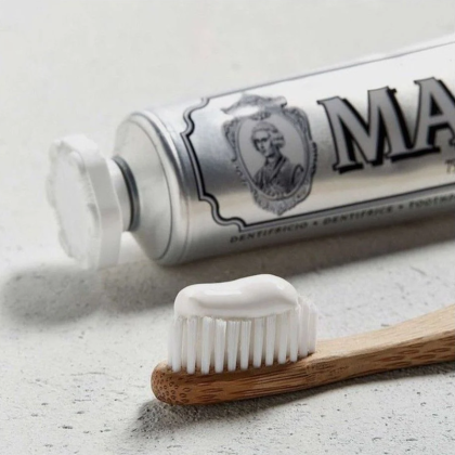 Kem Đánh Răng Marvis Whitening Mint Màu Bạc 85ml